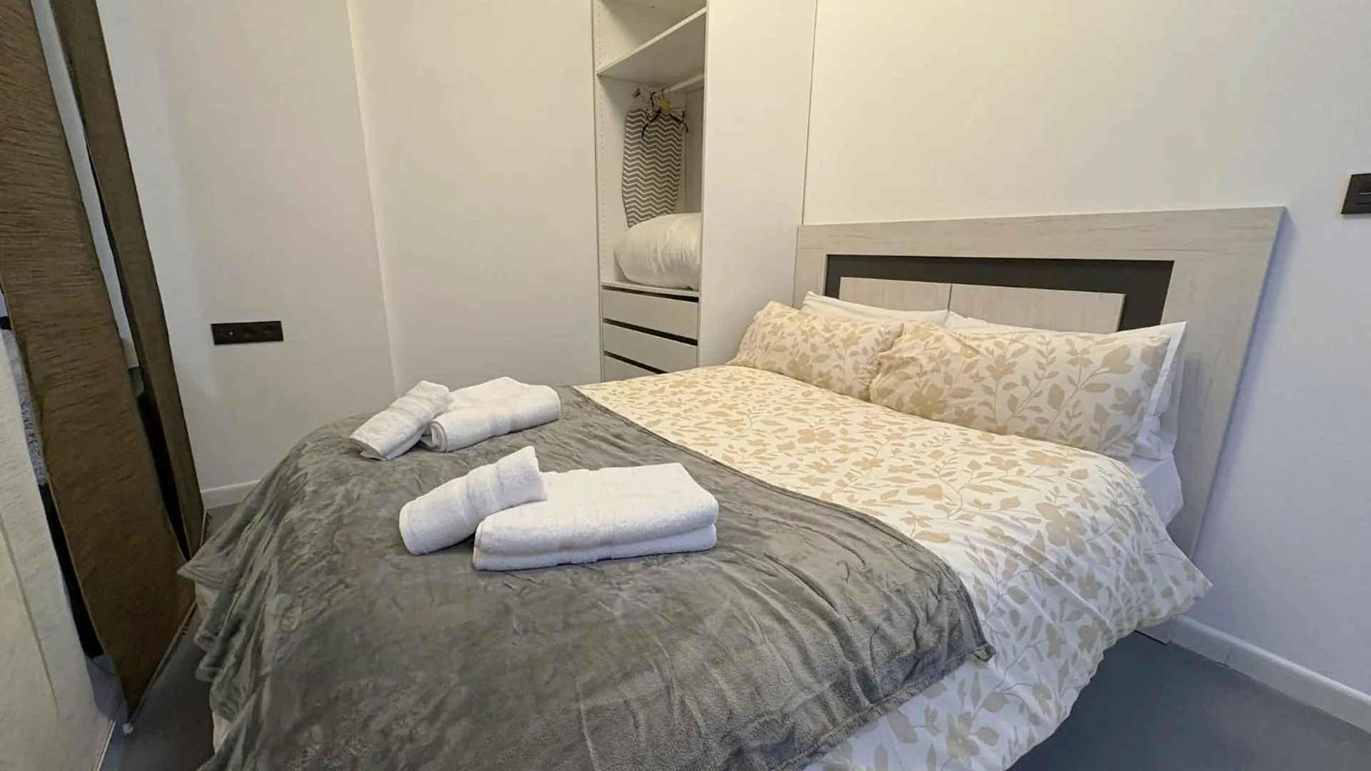 Estudio Debora Vialia - A Pasos De La Estacion Málaga Spanyolország