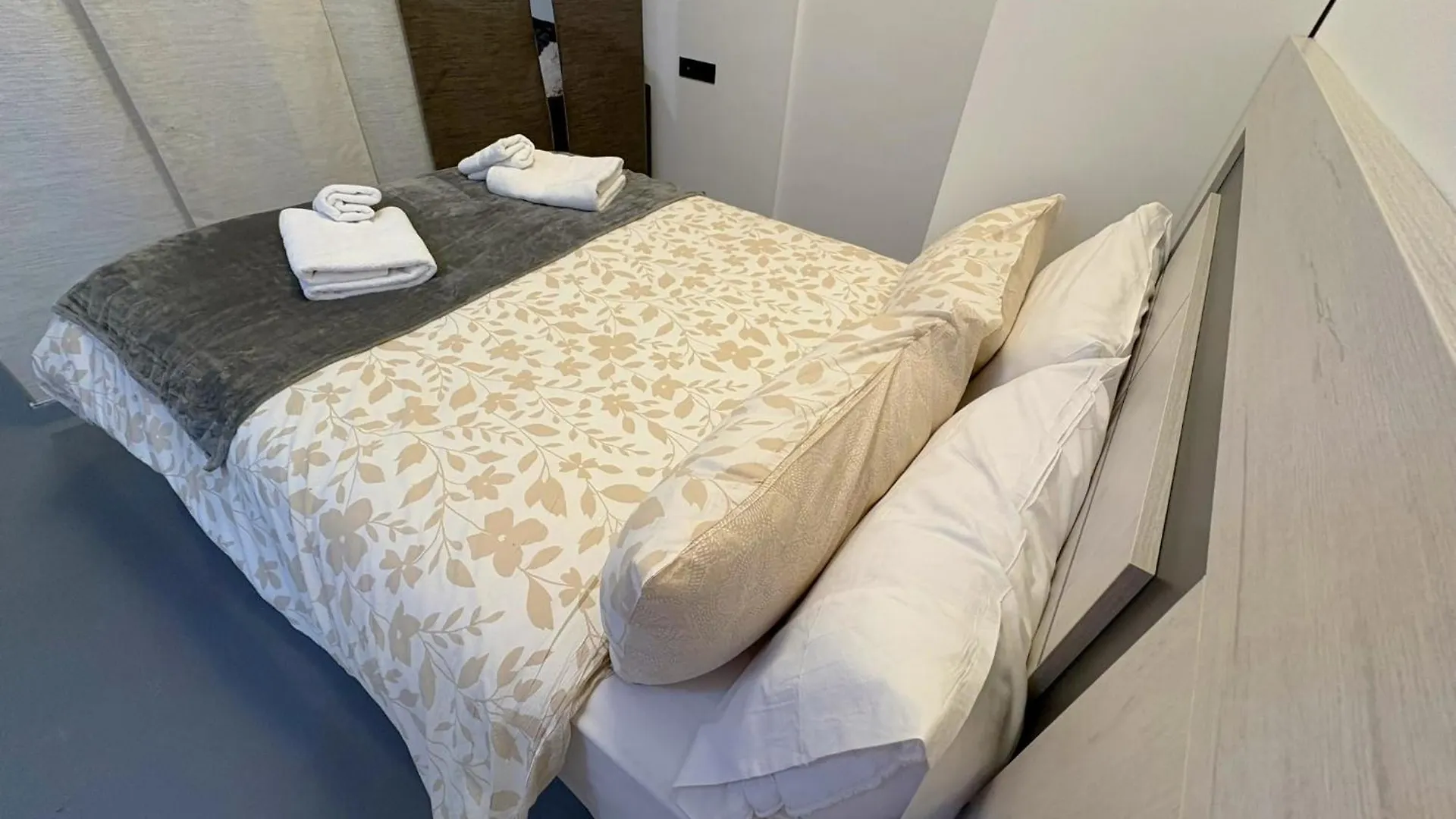 Estudio Debora Vialia - A Pasos De La Estacion Málaga Spanyolország